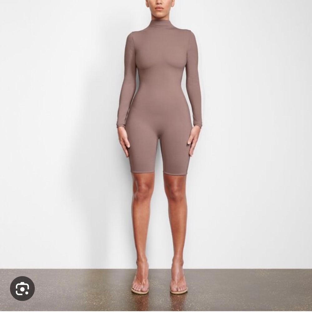 NWT SKIMS All-in-one Long Sleeve Mid Thigh Onesie Size Large Color Sienna